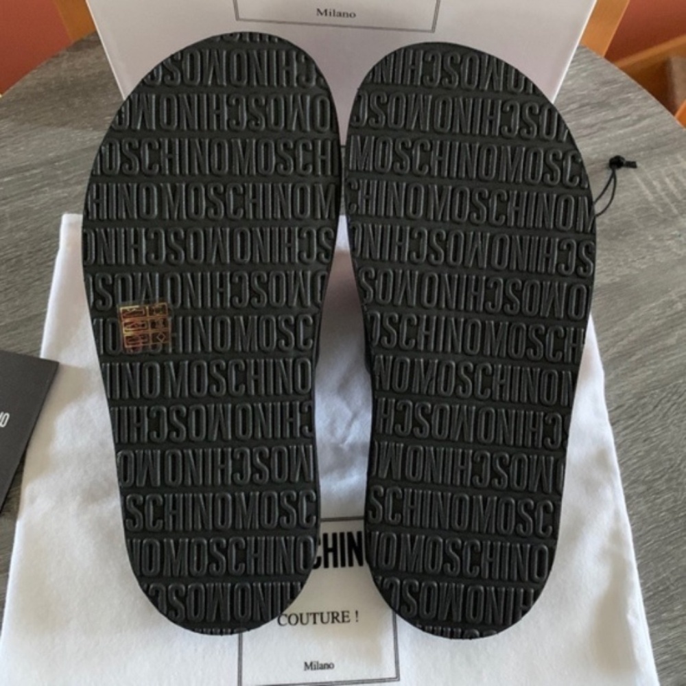 MOSCHINO Inflatable Heart Slides - Picture 6 of 8